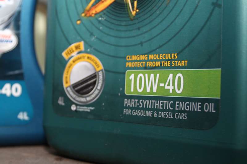 Bolehkan Oli Mesin Diesel Digunakan pada Mobil Bensin