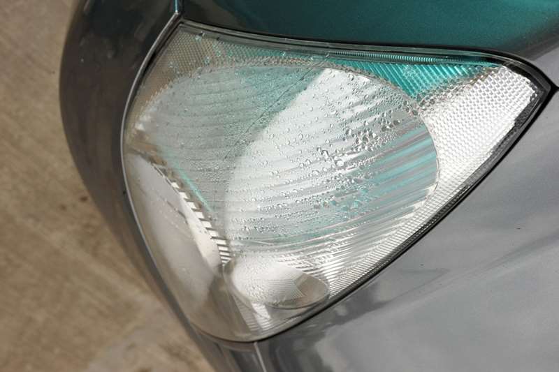 Cara Menghilangkan Embun di Lampu Depan
