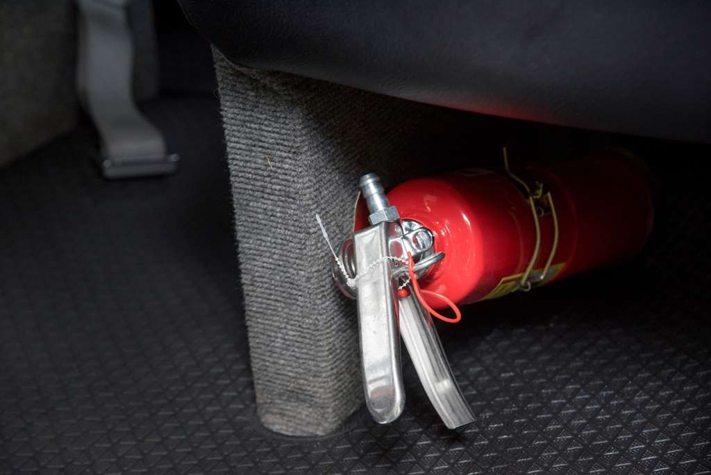 Perlukah Alat Pemadam Api Ada di Dalam Mobil?