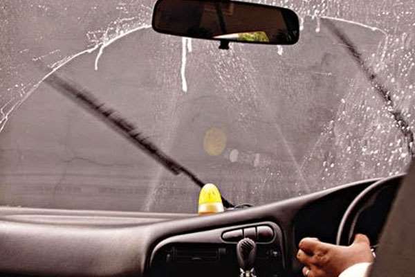 Cairan Wiper, Kenapa Air Saja Tak Cukup? 