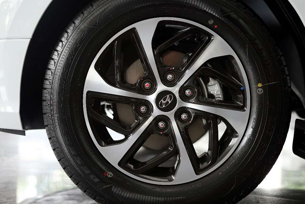 Tren Velg 'Two Tone' di Mobil Hyundai