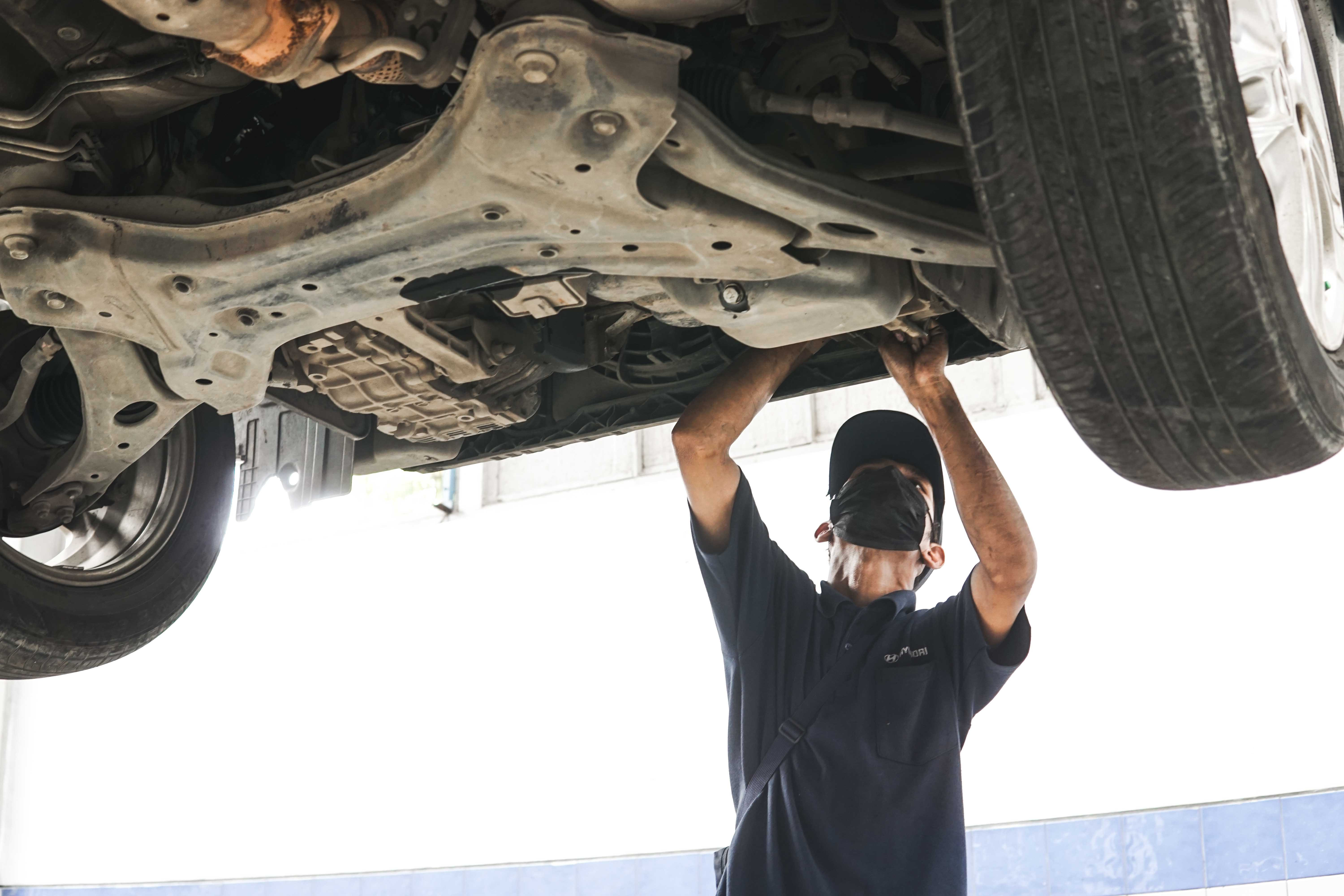 3 Kemungkinan Penyebab Knalpot Berasap Putih